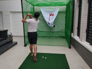 LẮP ĐẶT KHUNG LỀU TẬP GOLF VÀ THẢM TẬP CHO KHÁCH Ở PHÚ MỸ HƯNG QUẬN 7 - HCM