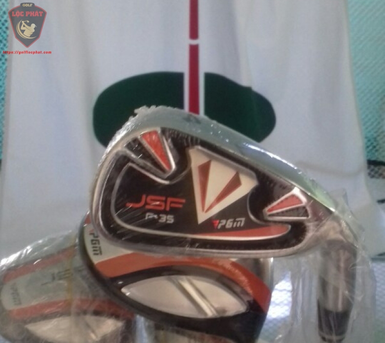 Bộ gậy Golf dành cho khách hàng mới tập chơi bao gồm 13 gậy và túi đựng gậy hàng PGM nhập khẩu.