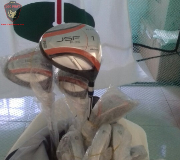 Bộ gậy Golf dành cho khách hàng mới tập chơi bao gồm 13 gậy và túi đựng gậy hàng PGM nhập khẩu.