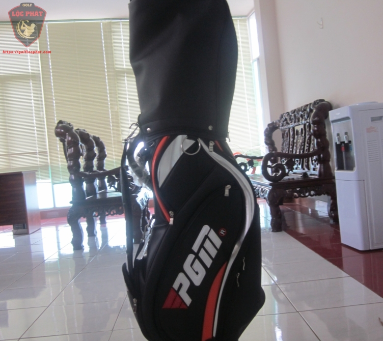 Bộ gậy Golf dành cho khách hàng mới tập chơi bao gồm 13 gậy và túi đựng gậy hàng PGM nhập khẩu.